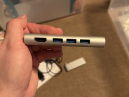 USB-C Hub mit HDMI und 3x USB 3.0 silber akzeptabel