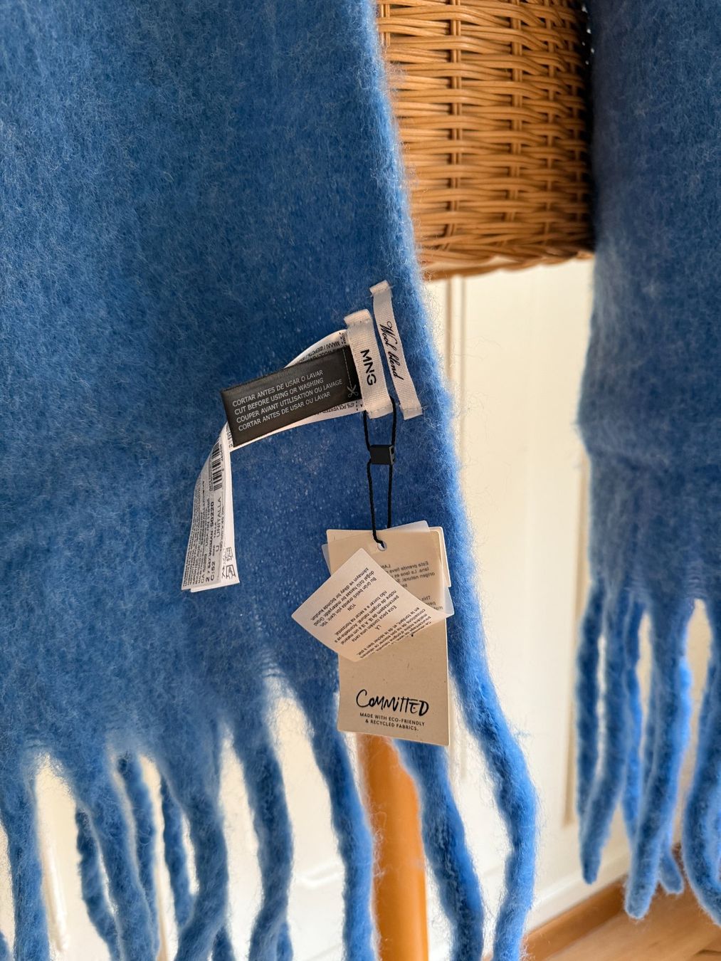 Mango Foulards & écharpes: MANGO - Schal hellblau gross (neu) – Neuf avec emballage d'origine à Zürich par Diazaio 2