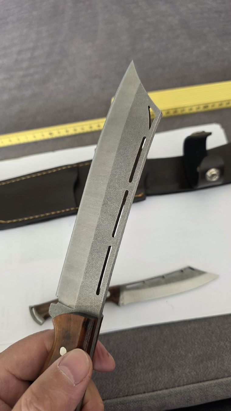 Accessori: Handgefertigtes Messer-Set mit Lederscheide  – Nuovo e nell'imballaggio originale da St. Margrethen SG venduto da Duezenli61 2