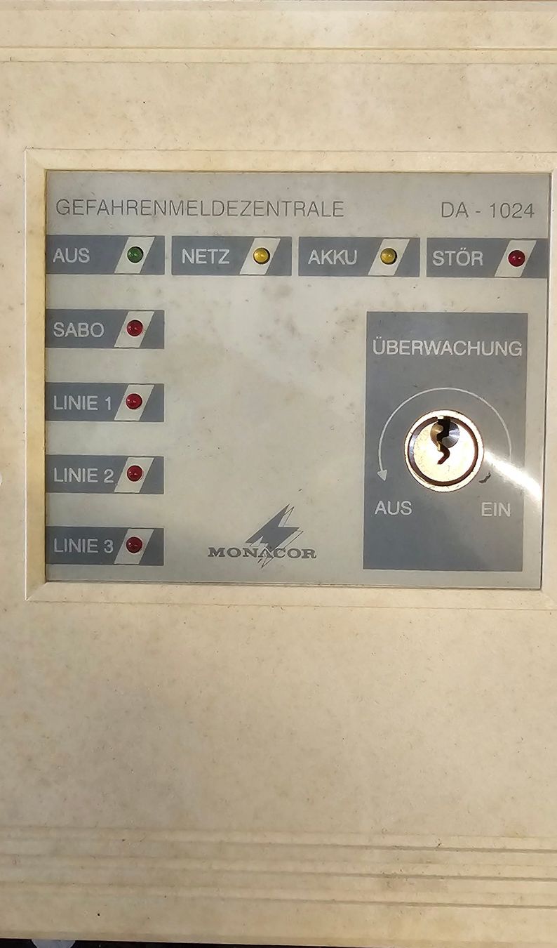 Sistemi d'allarme: Monacor Alarmmeldezentrale DA-1024 – Difettoso da Birsfelden venduto da missnamrit