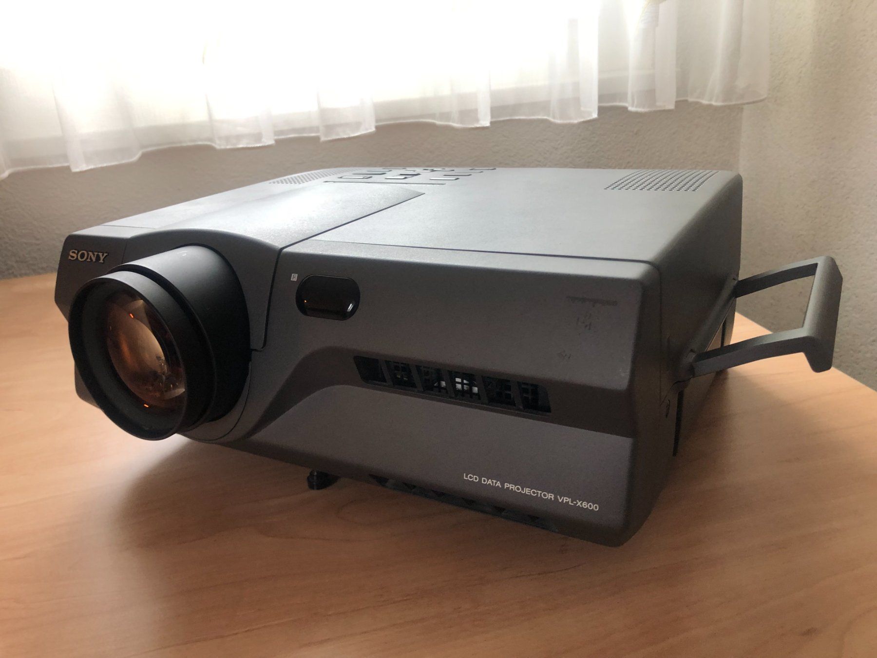 Sony Proiettori: Beamer Sony VPL-X600E – Usato da Wetzikon ZH venduto da d.Artagnan 4