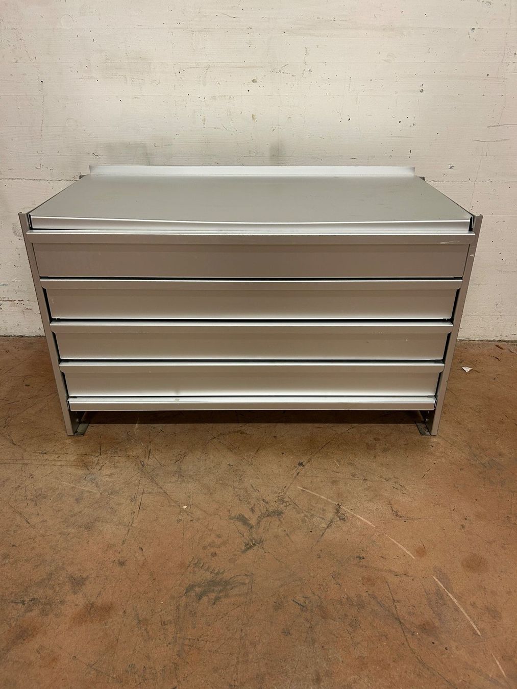 Kommoden: Kommode aus Aluminium – Gebraucht aus Zürich von