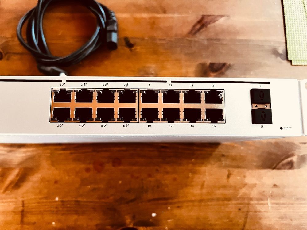 Ubiquiti Hub & Switch: Unifi usw-16 PoE Switch – Usato da Konolfingen venduto da Atruessel 3