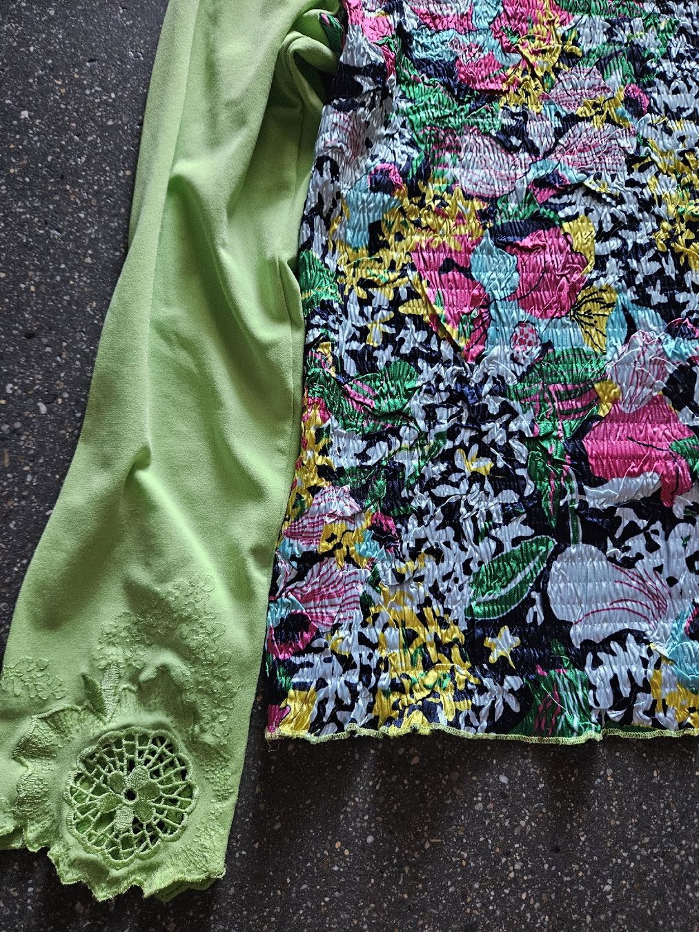 Maglioni & Felpe: Langarmshirt Damen Grösse 2 floral gemustert  – Usato da Anwil venduto da tamoos 7