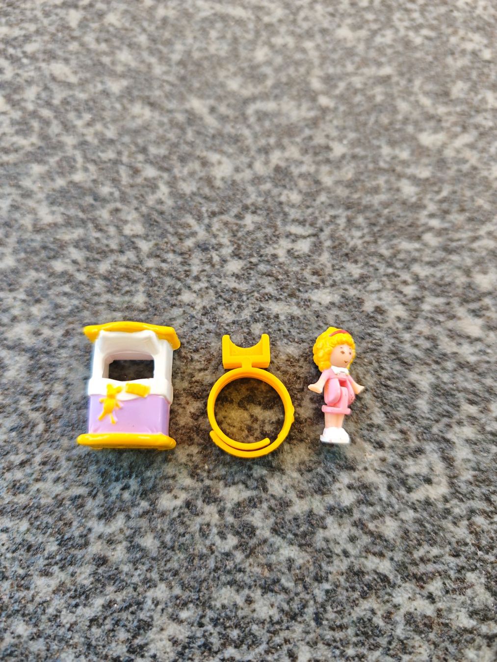 Polly Pocket Spielzeuge: Vintage Polly Pocket Ring - Bett 1989 – Gebraucht aus Gunzgen von 0Aurin0