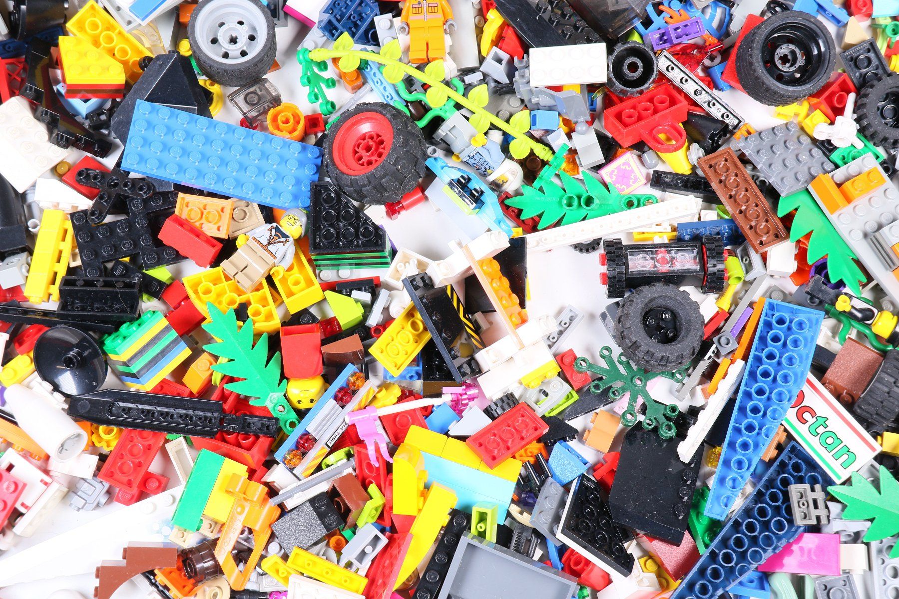 Lego Baukästen: 1.5 kg. Legoteile mit Minifiguren – Gebraucht aus Hettlingen von Scholi99 1