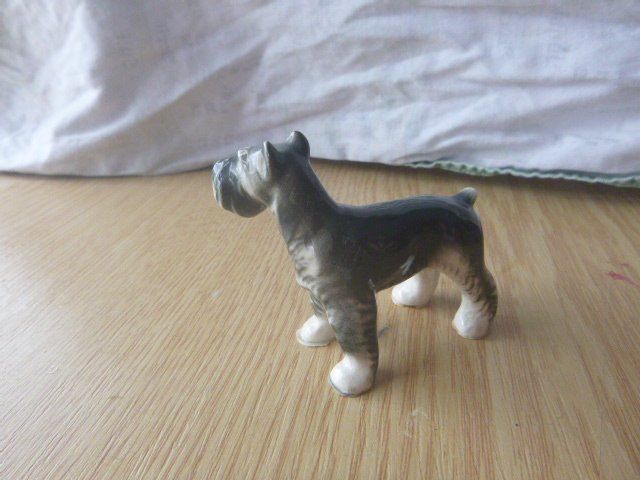 Statuette: Porzellan Schnauzer Figuren – Usato da Neu St. Johann venduto da Isputnik