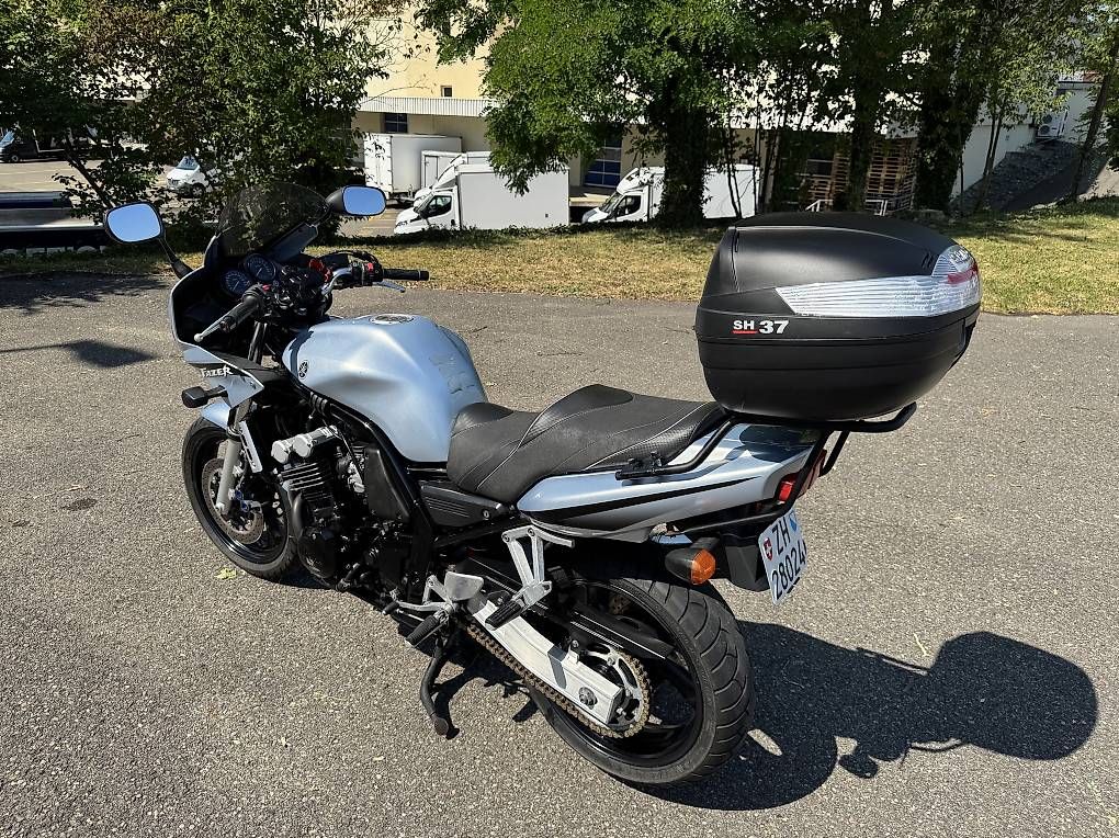 Strada: Yamaha FZS600 2003  – Usato da Embrach venduto da zzoran1987 2