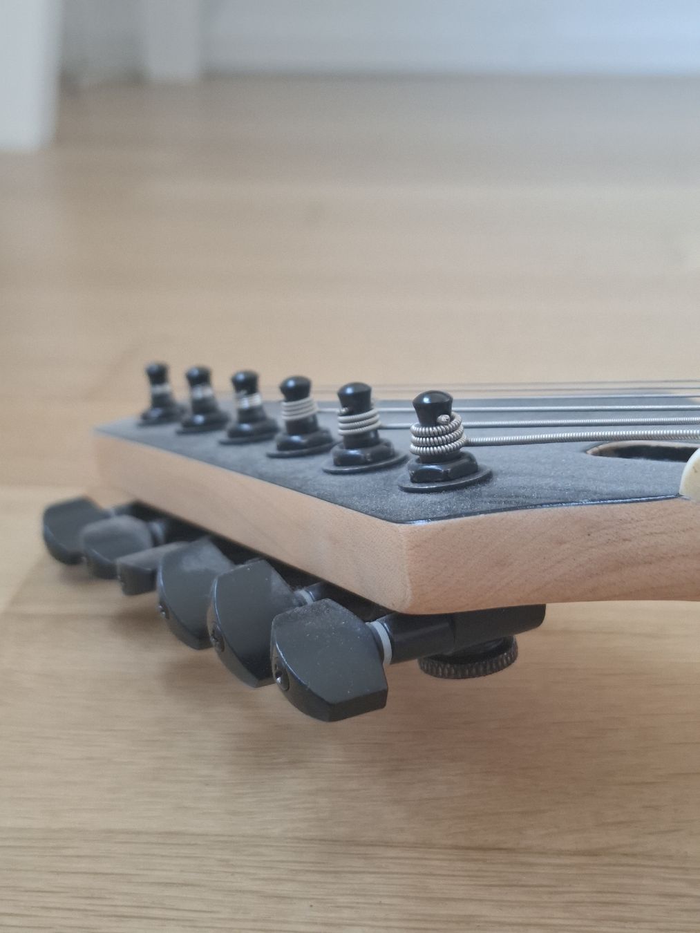 Instruments de musique: Selbst gebastelte E-Gitarre - Dekoelement – D'occasion à Aadorf par Timzanetti 5