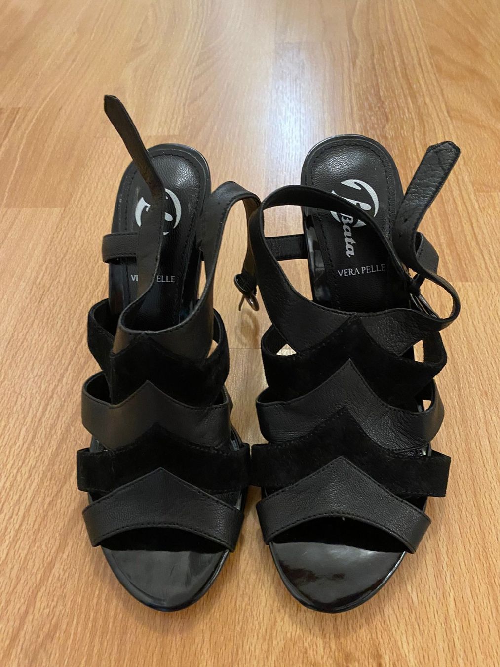 Scarpe da donna: Schwarze Bata High Heels Sandalen, Gr. 36 – Nuovo (secondo la descrizione) da Uster venduto da faandrei