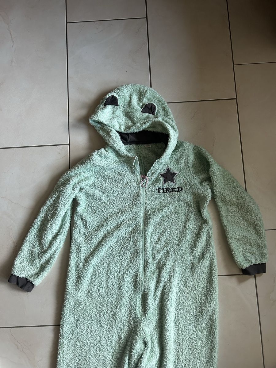 Pigiami: Combinaison pyjama avec capuche 146-152 – Usato da Orsières venduto da Maevalais 1