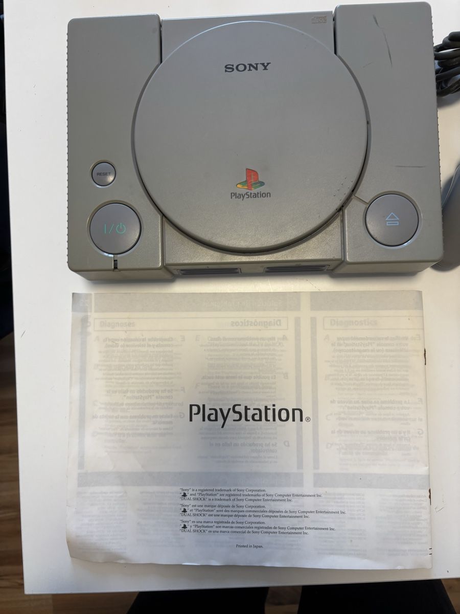 Sony Console: Console PlayStation 1 SCPH-7002 Dual Shock avec boite – Usato da La Chaux-de-Fonds venduto da DANIELA19961996 2
