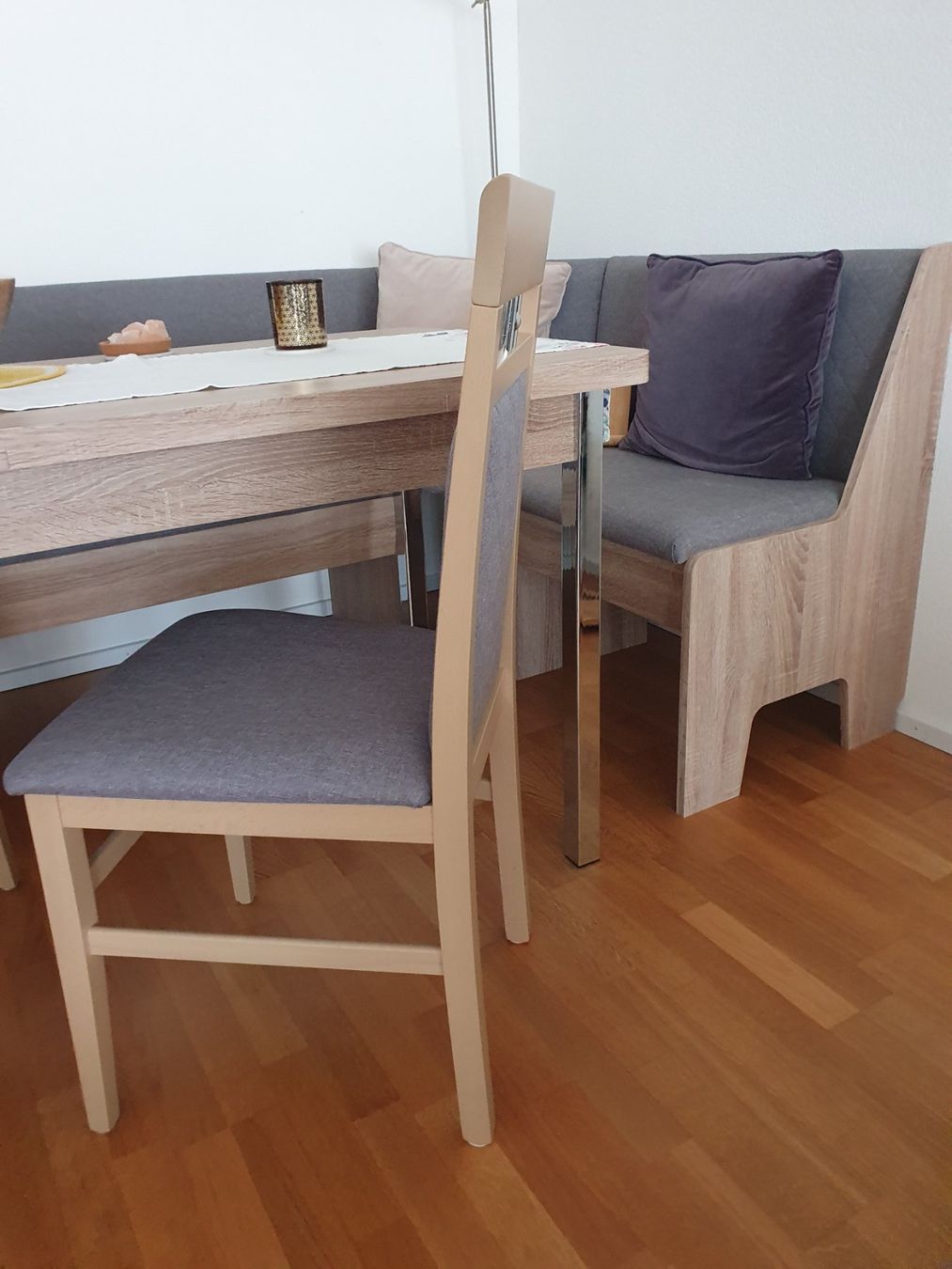 Set di tavolo e panche: Küchenecke und Tisch – Usato da Herrenschwanden venduto da divanova 1