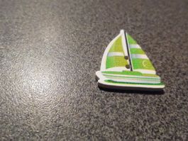 Knopf Segelschiff grün/weisse Segel