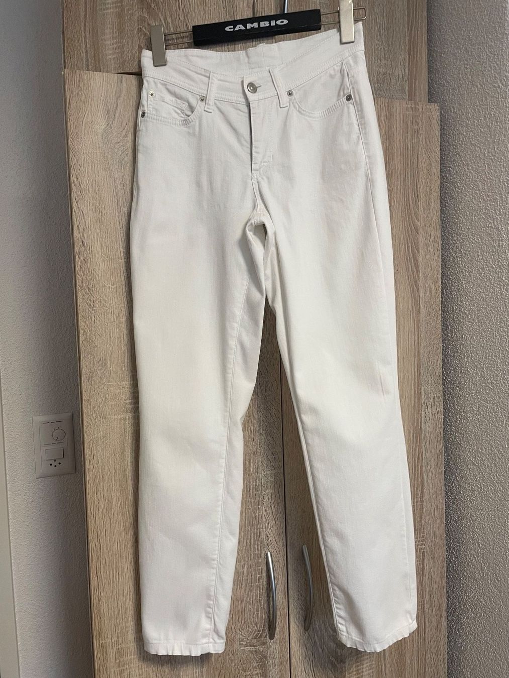 Cambio Jeans: Cambio Damenjeans weiss Superstretch – Usato da Berneck venduto da Ordnung2021 2
