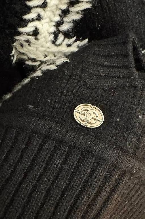 Chanel Vestes: CHANEL BOMBER JACKE – Neuf (Voir description) à Schwyz par bofb 7