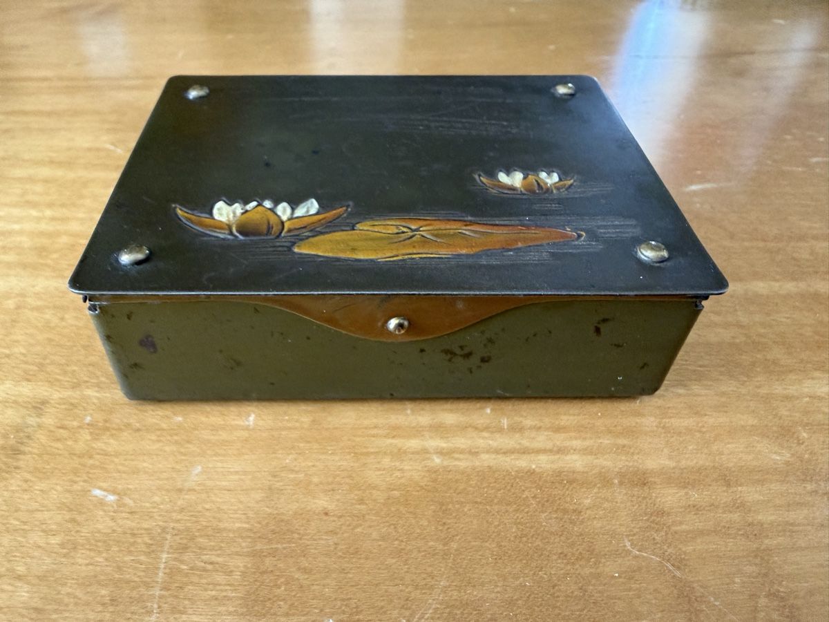 Contenitori & Simili: Schöne Jugendstil Metalldose mit Seerosen – Usato da Zürich venduto da mimikiki100 1