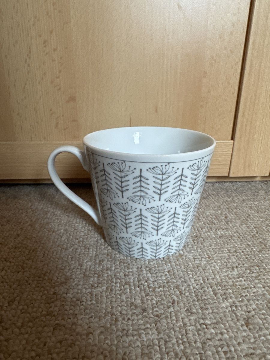 Tassen: Hübsche Happy Things Tasse / Kaffeetasse mit Blumen neu – Neu (gemäss Beschreibung) aus Buchs AG von tifena 1