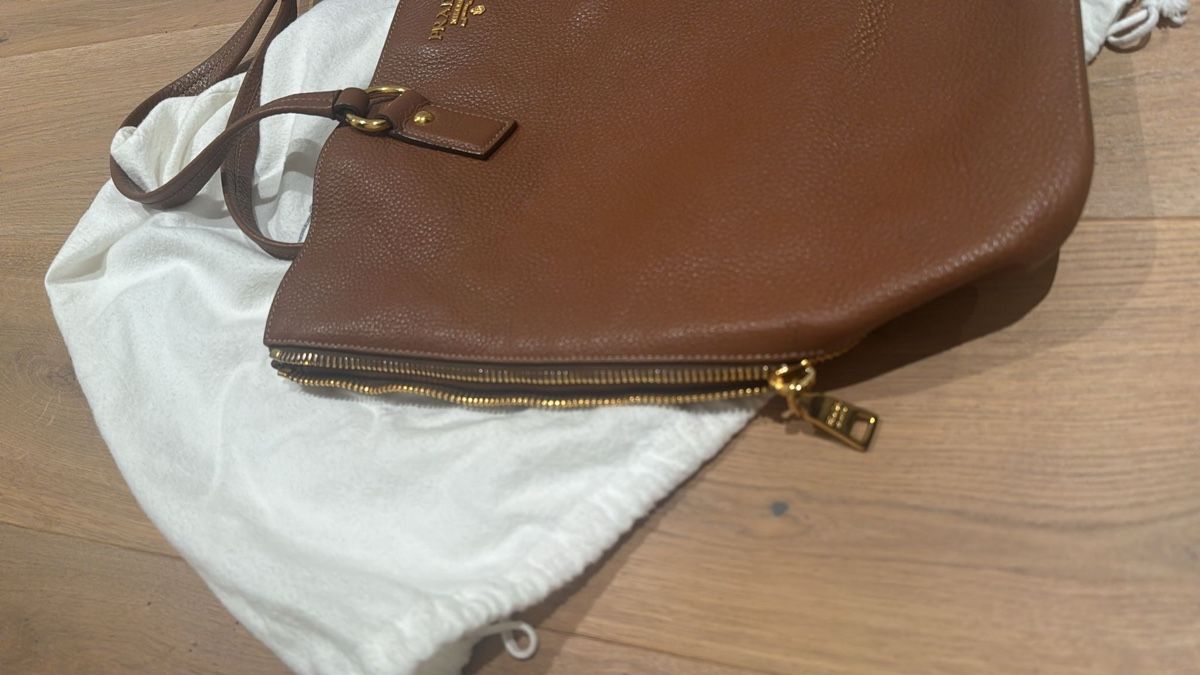 Prada Taschen: Authentic Prada Leather Tote Bag ! – Gebraucht aus Zürich von maricampos 2
