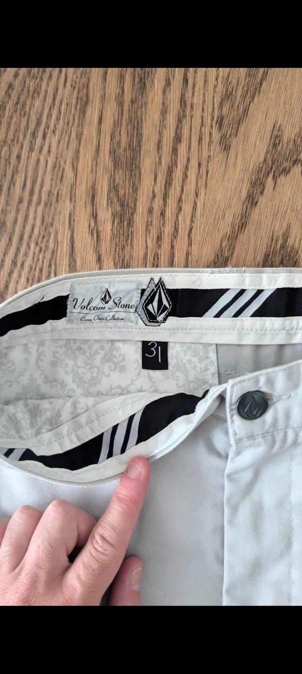 Volcom Pantalons: Volcom straight pants – D'occasion à Zürich par ton_ly68 1