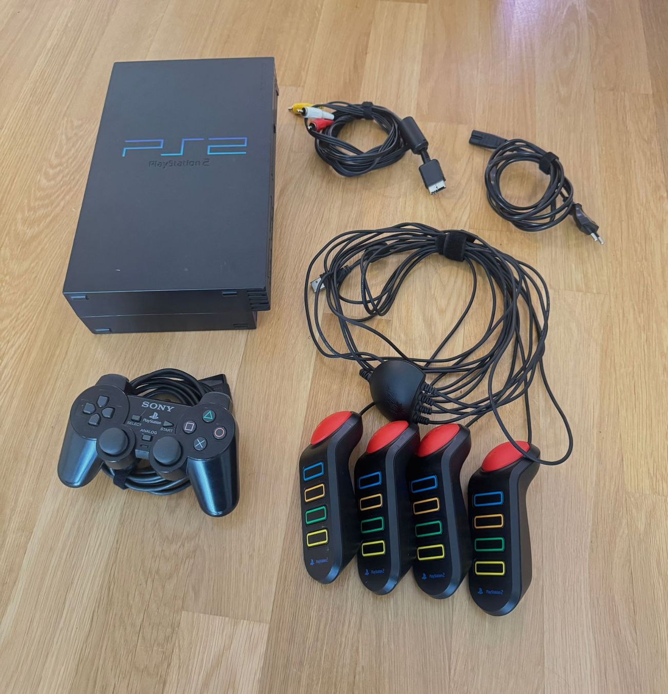 Sony Konsolen: Playstation 2 (PS2) mit Buzz! Buzzer-Controller – Gebraucht aus Herisau von Seyashop_2