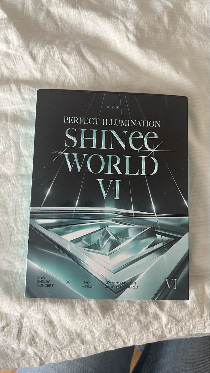 Tutti i DVDs: SHINee World VI Perfect Illumination – Nuovo (secondo la descrizione) da Ittigen venduto da kat_l7tm