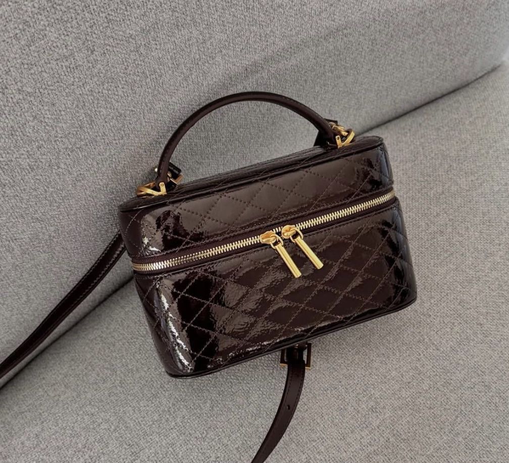 Borse da donna: Kleine Lackledertasche mit Schultergurt – Nuovo e nell'imballaggio originale da Zürich venduto da Lifestyle1 1