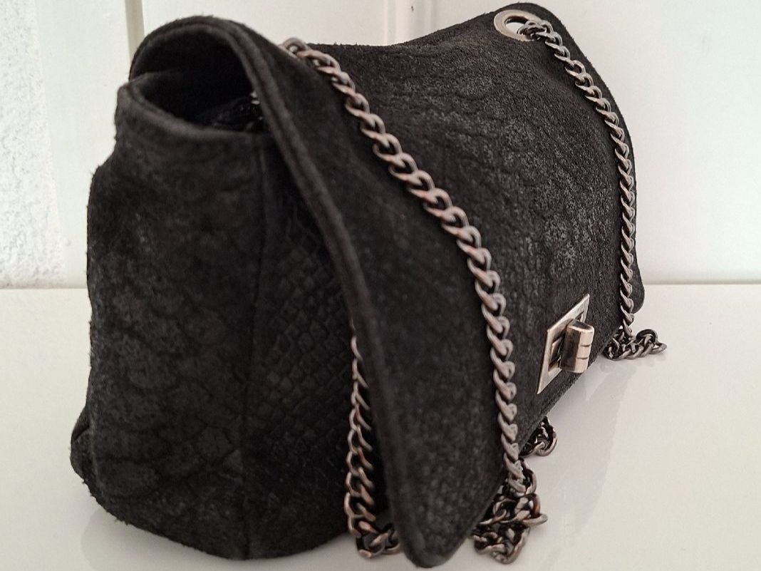 Taschen für Damen: Sac italien en cuir noir effet python à chaîne – Gebraucht aus Lutry von Sim_Sta 2