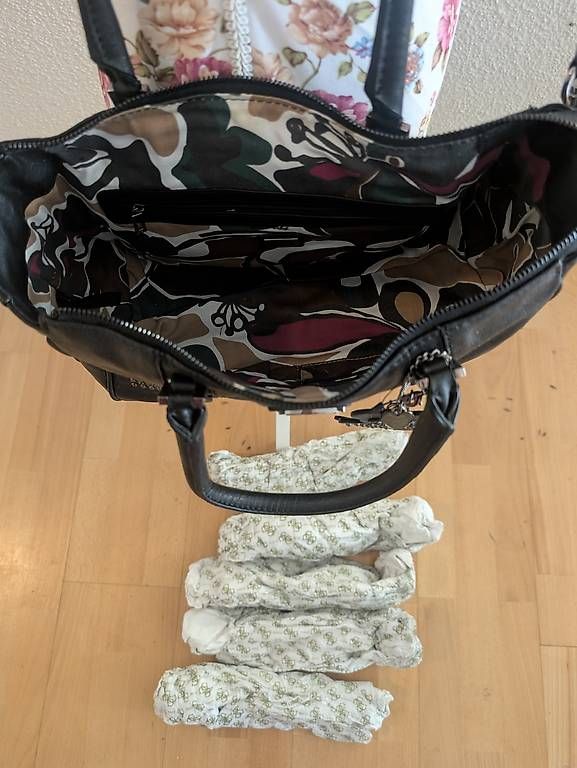 Taschen für Damen: Guess Handtasche, Leder schwarz – Gebraucht aus Tobel von Streetfroggy 2