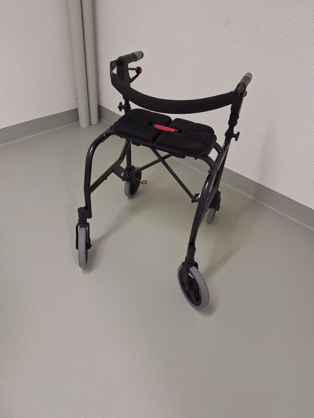 Aides à la marche: Rollator von Nexus – D'occasion à Oetwil am See par Barclay64 1