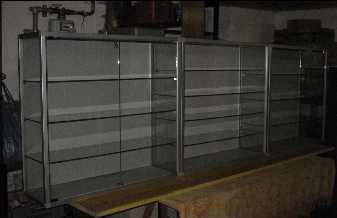 Vitrines: 3 x Vitrine  – D'occasion à Niederwangen BE par KFI