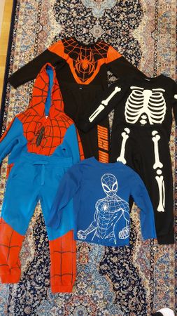 Set of 16 Kid’s Pajamas and Clothes (4-6Y)