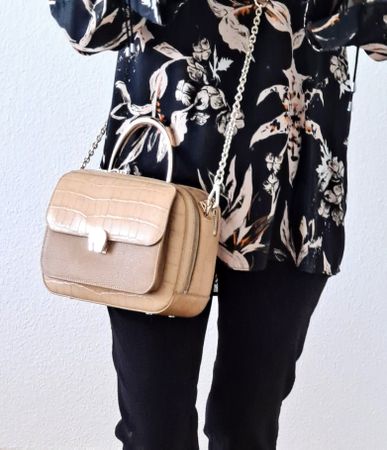 Aigner Ledertasche Crossbody, Staubbeutel, neuwertig NP 614€