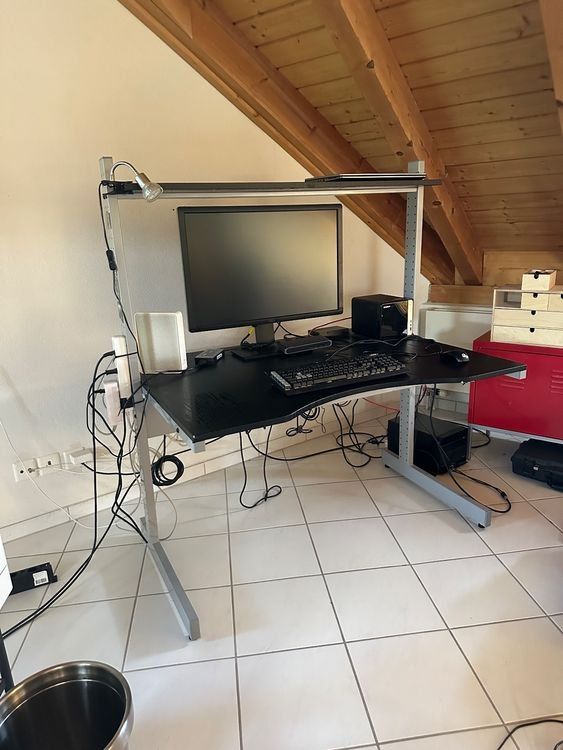 Ikea Bureaux: Computer Desk. Ideal for Students or Homeworking – D'occasion à Kloten par ber_6fgk 1