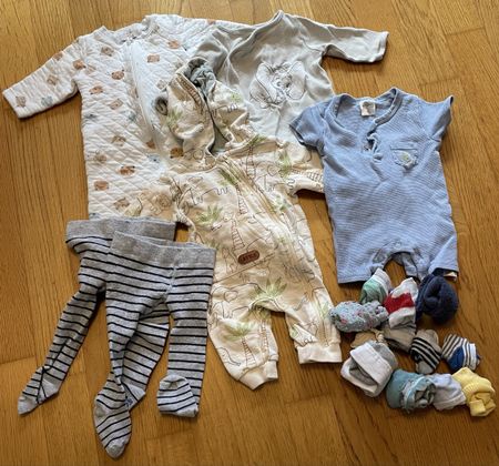 Babykleidung Set Gr. 50/56 Strampler, Pyjama, Socken