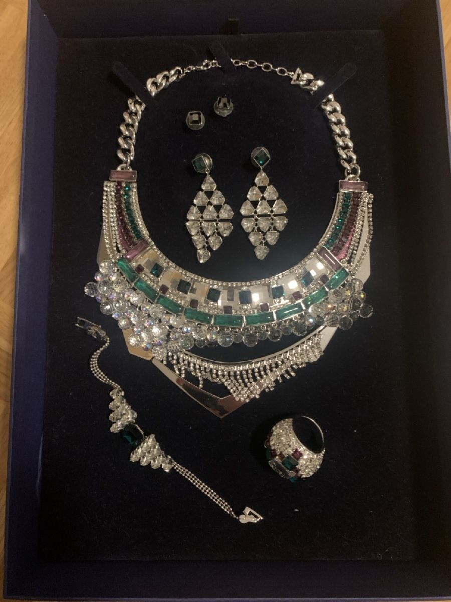 Swarovski Altri gioielli: Swarovski – Usato da Wängi venduto da Shezaiseini