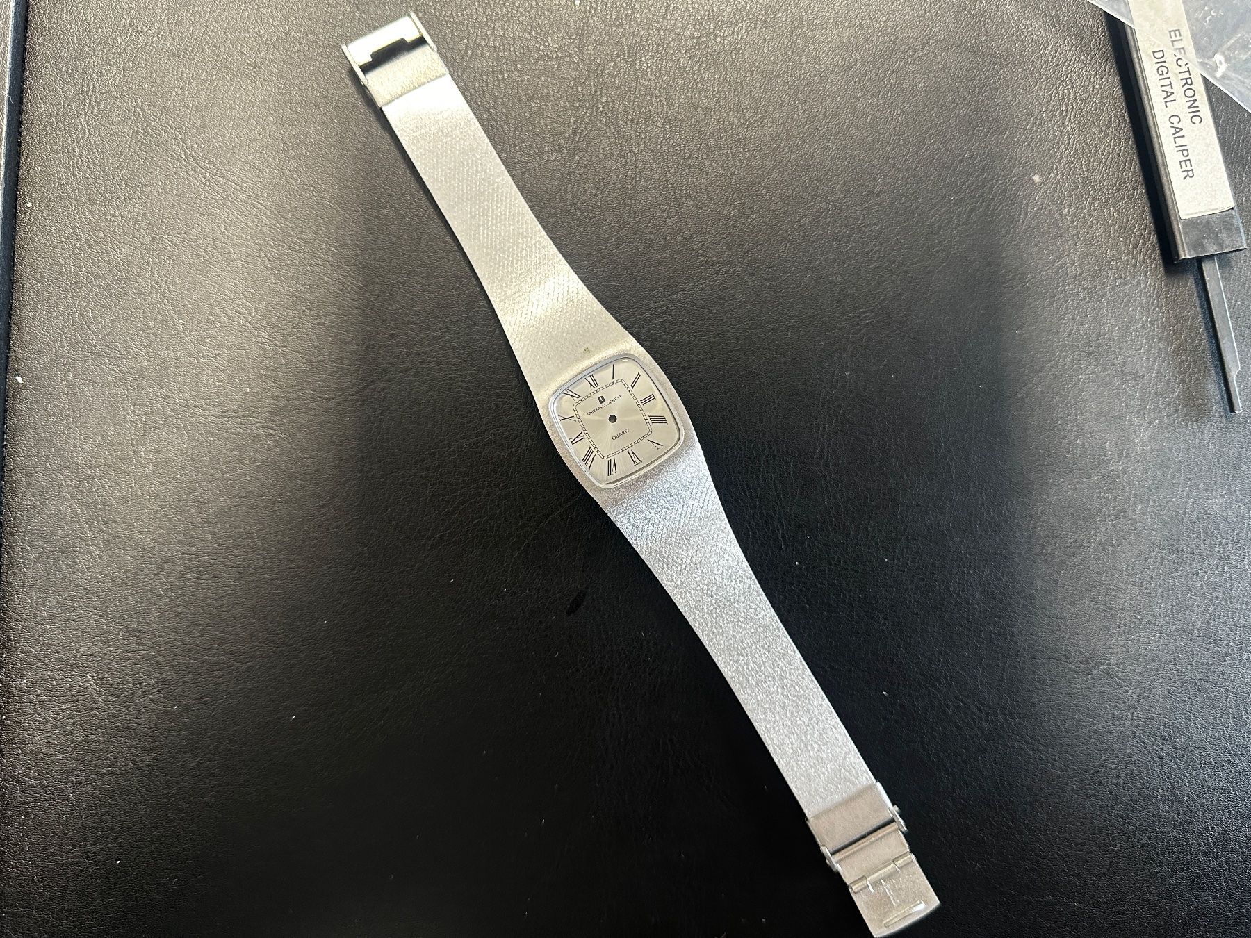 Universal Genève Orologi: Universal Geneve Cobra Gehäuse 742014 3573216 – Usato da Brüttisellen venduto da AlphaOmega05