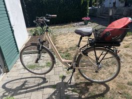 E-Bike Damenvelo beige mit Korb
