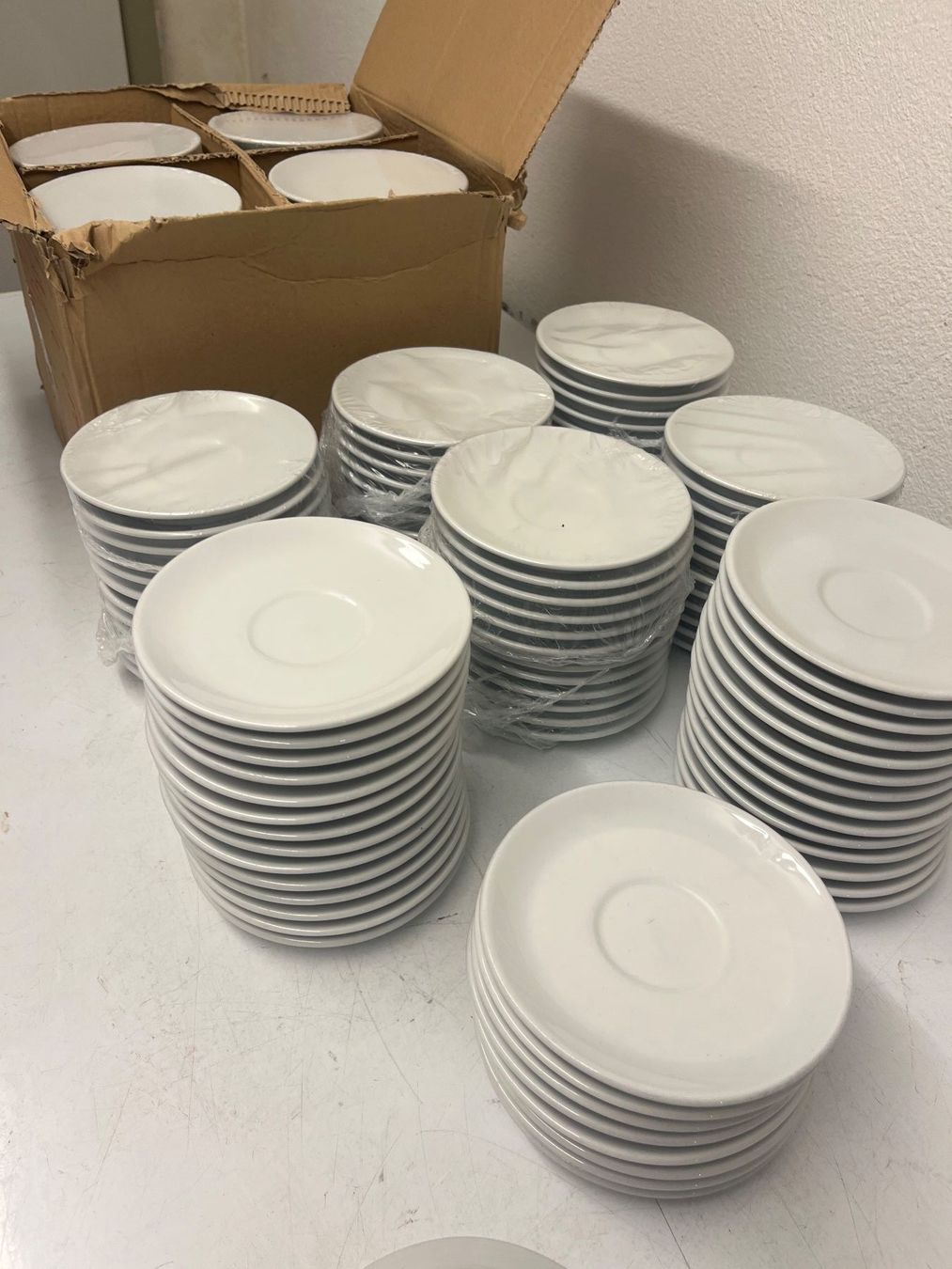 Teller: 165 Unterteller Durchmesser 14 cm - 132 Neu verpackt – Gebraucht aus Zürich von Hackl 4