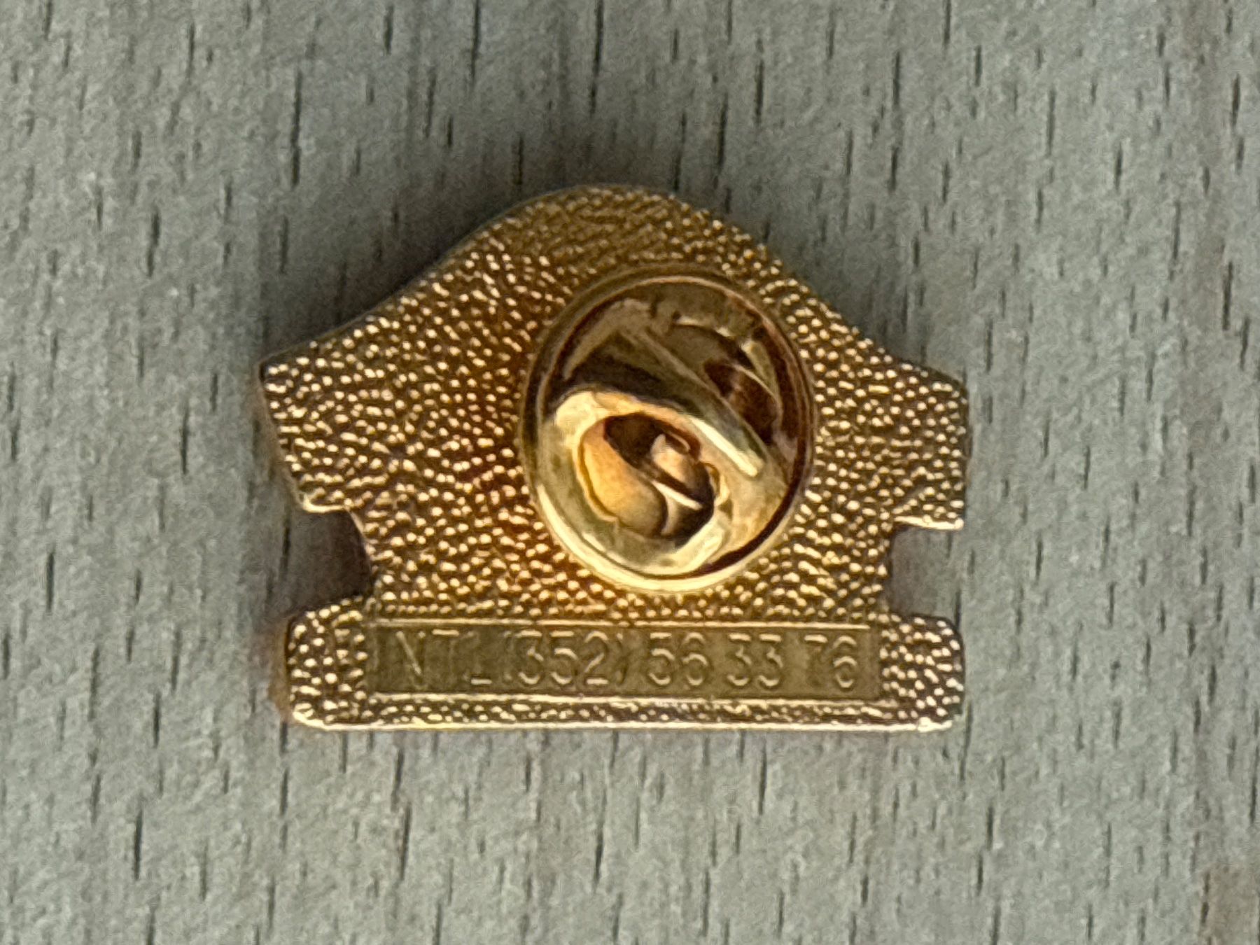 Placchette & Badge: Pin Luxbazar Luxembourg – Usato da Glattbrugg venduto da Schweigmatt 1