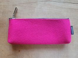 Schönes Etui aus pinkem Wollfilz von Parkhaus Berlin. NEU!