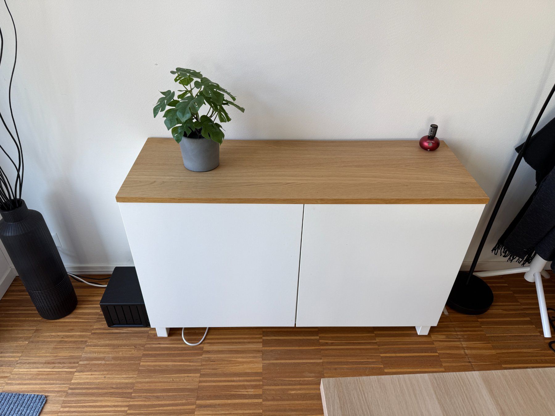 Ikea Cassettiere: Weisses Sideboard mit Holzplatte – Usato da Horgen venduto da Fabel4me 1