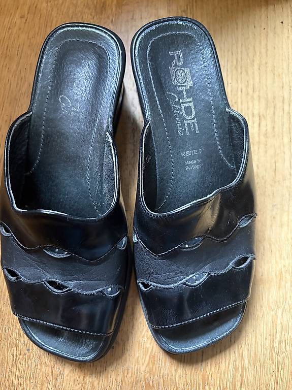 Scarpe da donna: Schlüpfer, Grösse 2,5 (35-35,5) – Usato da Bremgarten AG venduto da Honeybooker