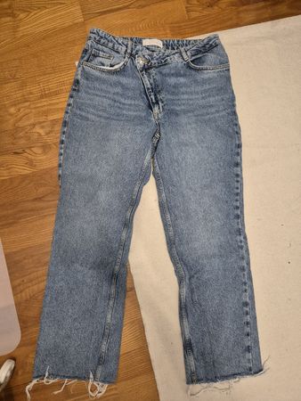 Zara Jeans, Grösse 42, trendige Passform für den Frühling