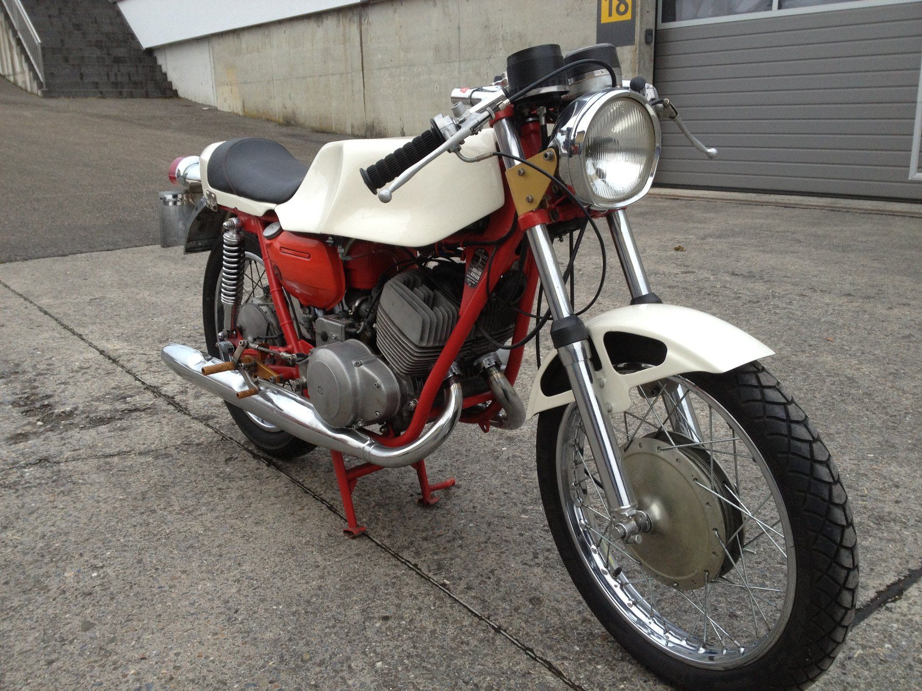 Suzuki Strada: Suzuki T-250 Cafe Racer Oldtimer – Usato da Rickenbach LU venduto da Hulibu 1