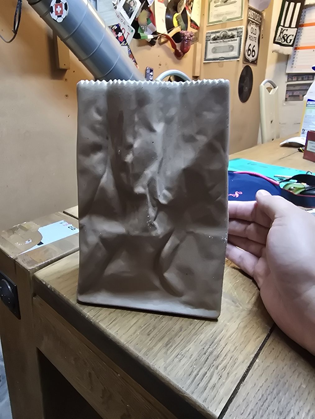 Vasi & Recipienti: Vase Papiertüte braun Keramik H20cm (D) – Usato da Rorschach venduto da TimelessTrading 1