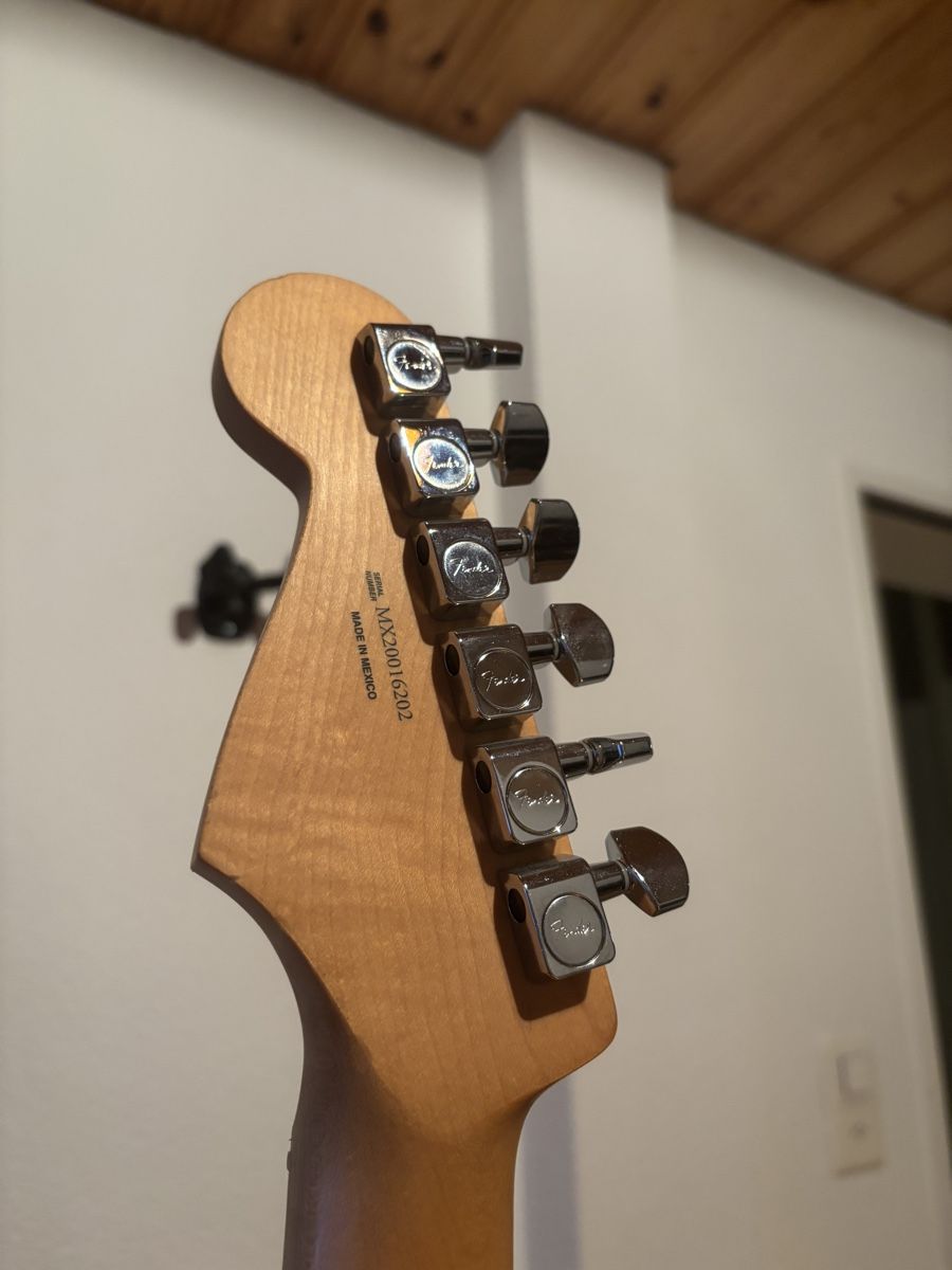 Fender Instruments de musique: Fender Stratocaster 2021 Placid Blue – D'occasion à Volketswil par Kryptek117 1