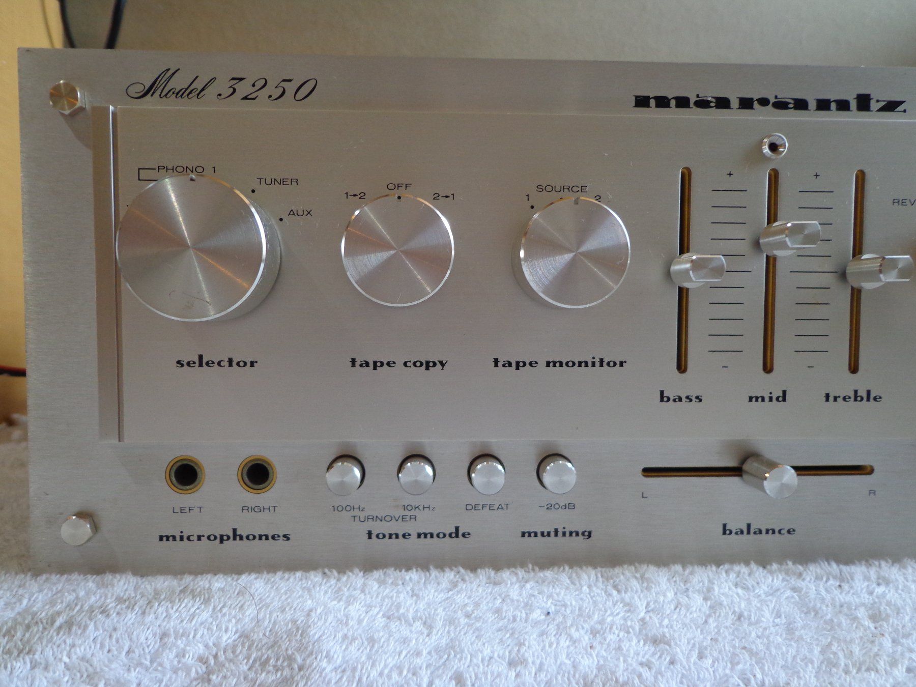 Marantz Amplificatori: Marantz Model 3250 Control Stereo Console Vorverstärker – Usato da Ligornetto venduto da Faffarel 2