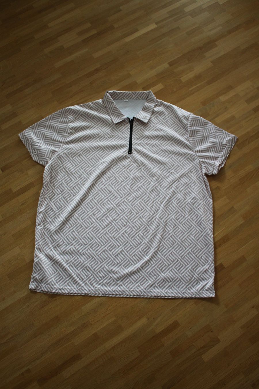 Leibchen & Hosen: Sport Shirt No Name – Neu (gemäss Beschreibung) aus Mörschwil von leg_yrn8
