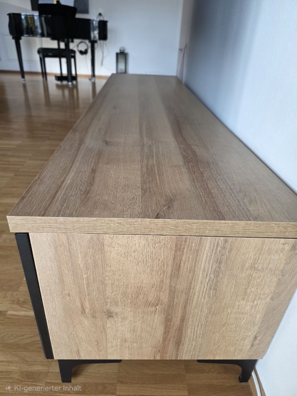 Mobili TV: Lowboard in Eichenoptik mit schwarzer Glasfront – Usato da Fahrweid venduto da Mirella8000_ 2